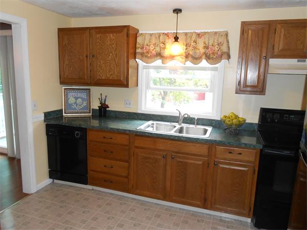 42 Santoro Road Worcester, MA 01606 - Photo 6 of 30 Gallery Image 6