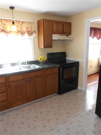 42 Santoro Road Worcester, MA 01606 - Photo 7 of 30 Gallery Image 7