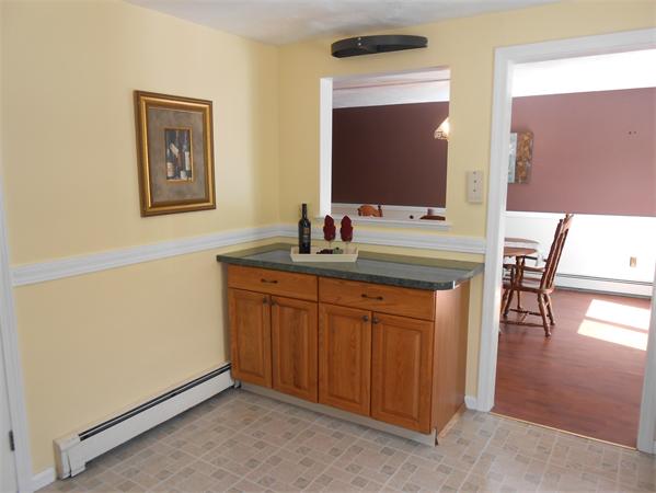 42 Santoro Road Worcester, MA 01606 - Photo 9 of 30 Gallery Image 9