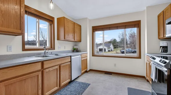 $384,900 | 305 Arbor Hill Circle, Eau Claire, WI 54703