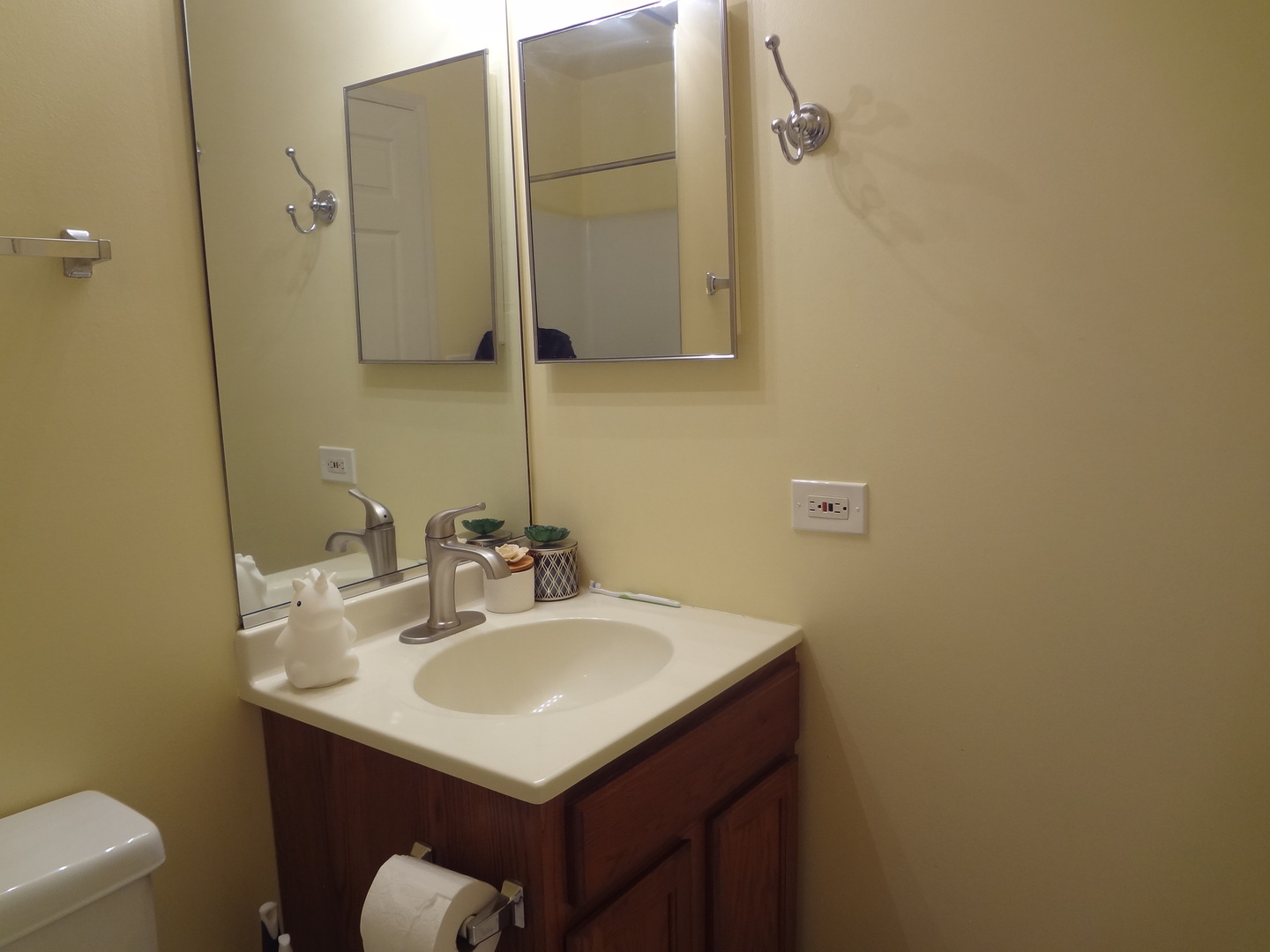 1171 North Red Oak Circle, Unit 4 Round Lake Beach, IL 60073 - Photo 19 of 23 a bathroom with a sink and a mirror
