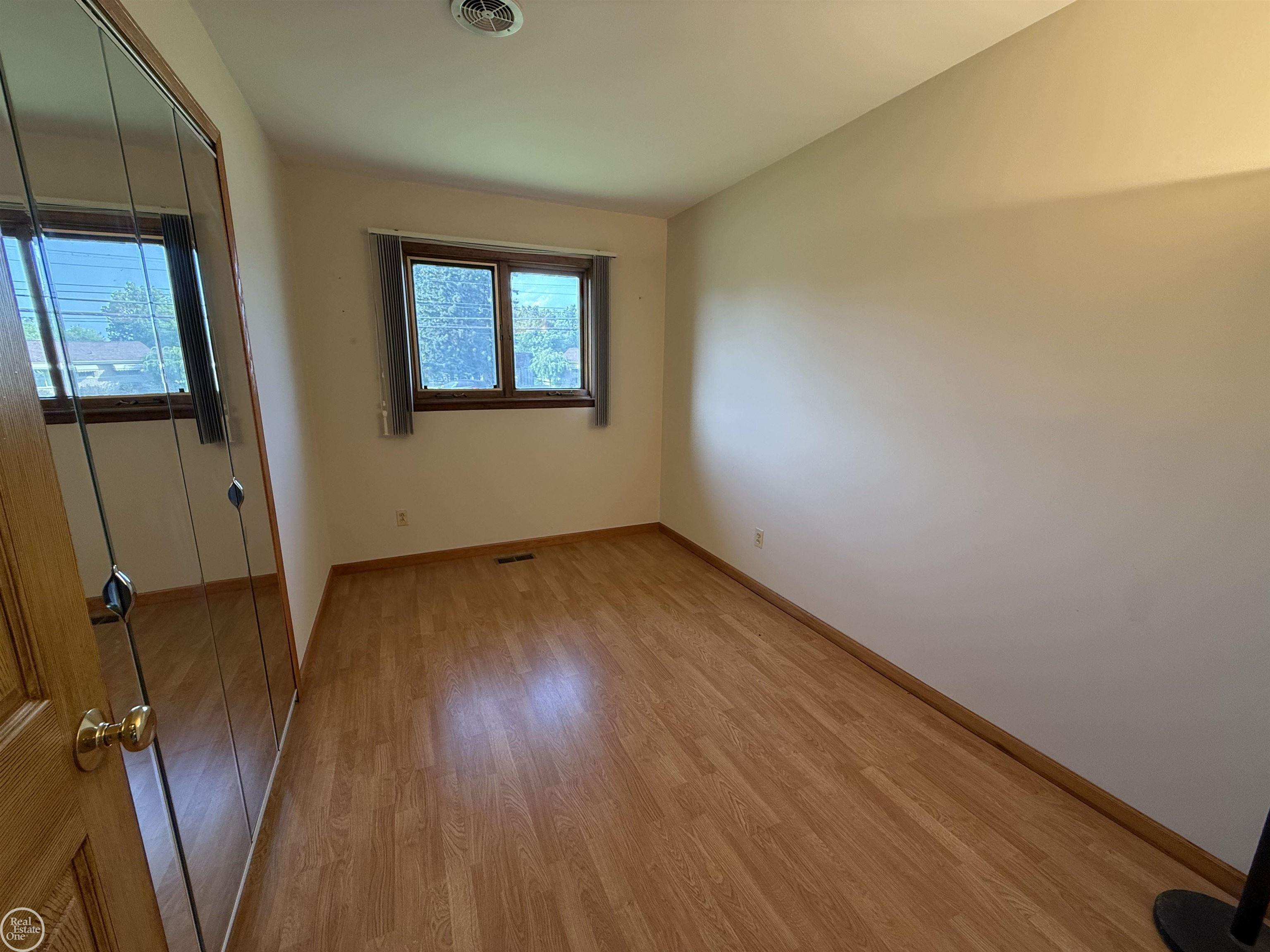 26250 South River Road Harrison Township, MI 48045 - Photo 6 of 28