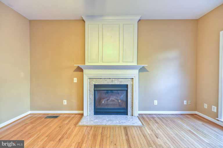12406 Brown Fox Way Reston, VA 20191 - Photo 14 of 30 Family Room