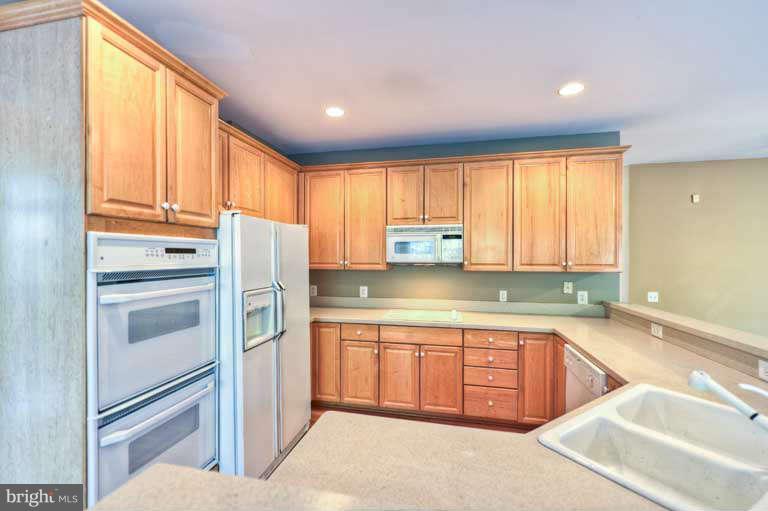 12406 Brown Fox Way Reston, VA 20191 - Photo 8 of 30 Kitchen