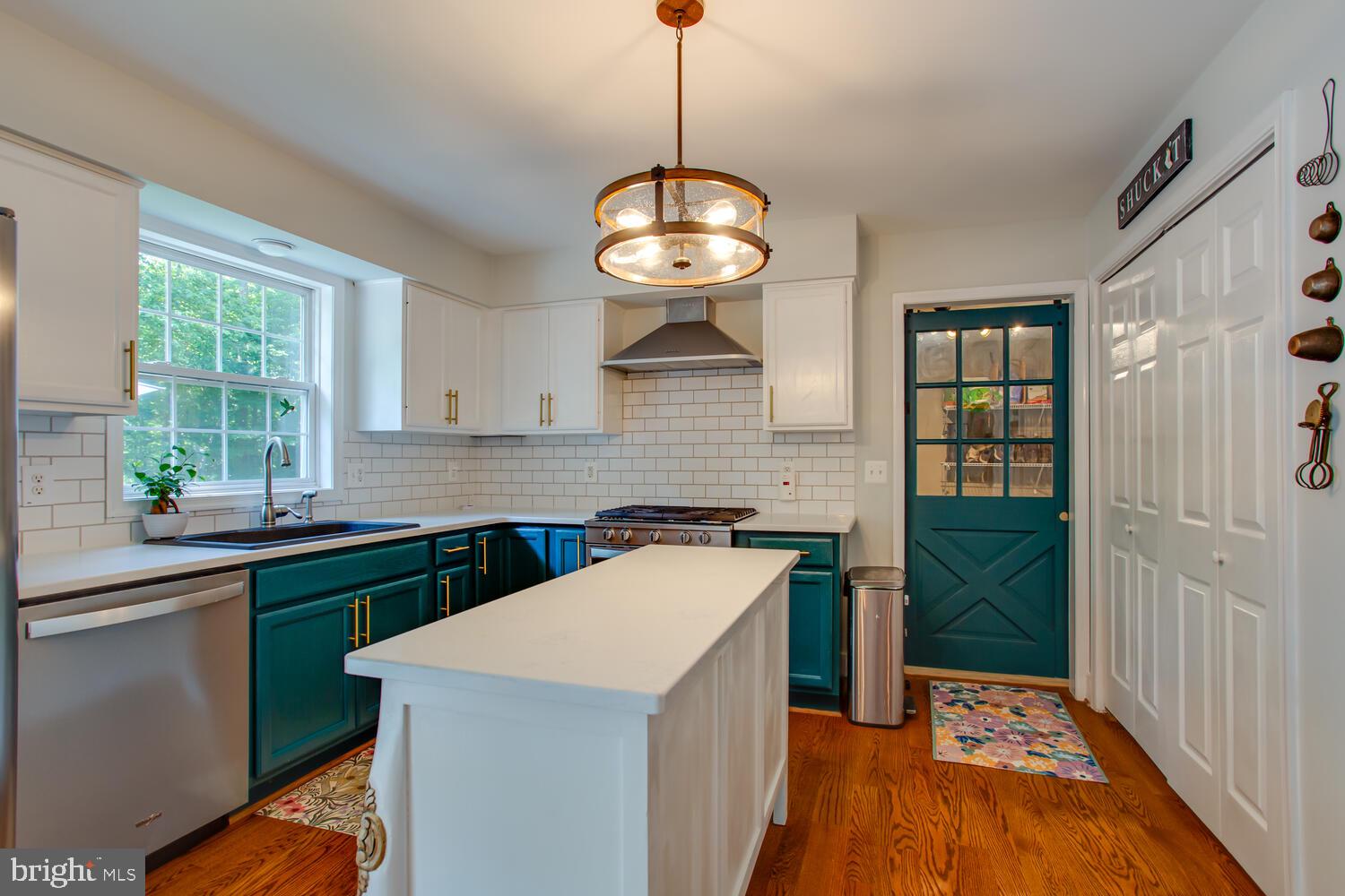 6440 Fire Tower Road Welcome, MD 20693 - Photo 24 of 63 Custom Island conveys