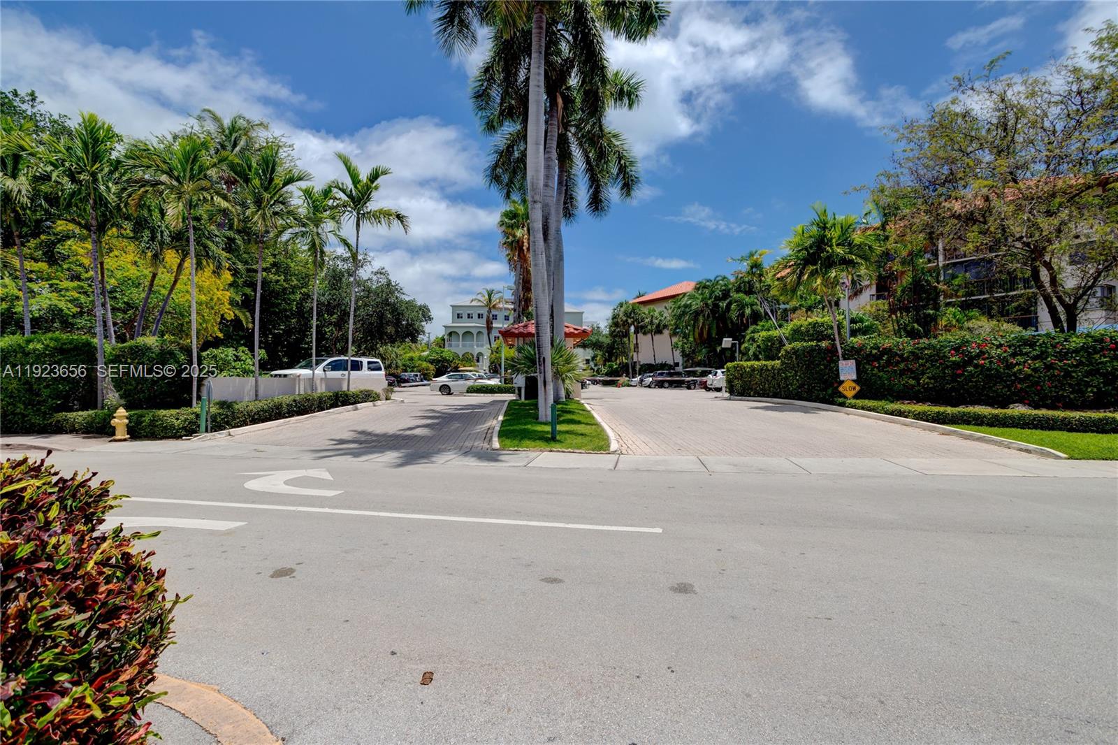 55 Ocean Ln Drive, Unit 2033 Key Biscayne, FL 33149 - Photo 21 of 21 a view of a basketball court