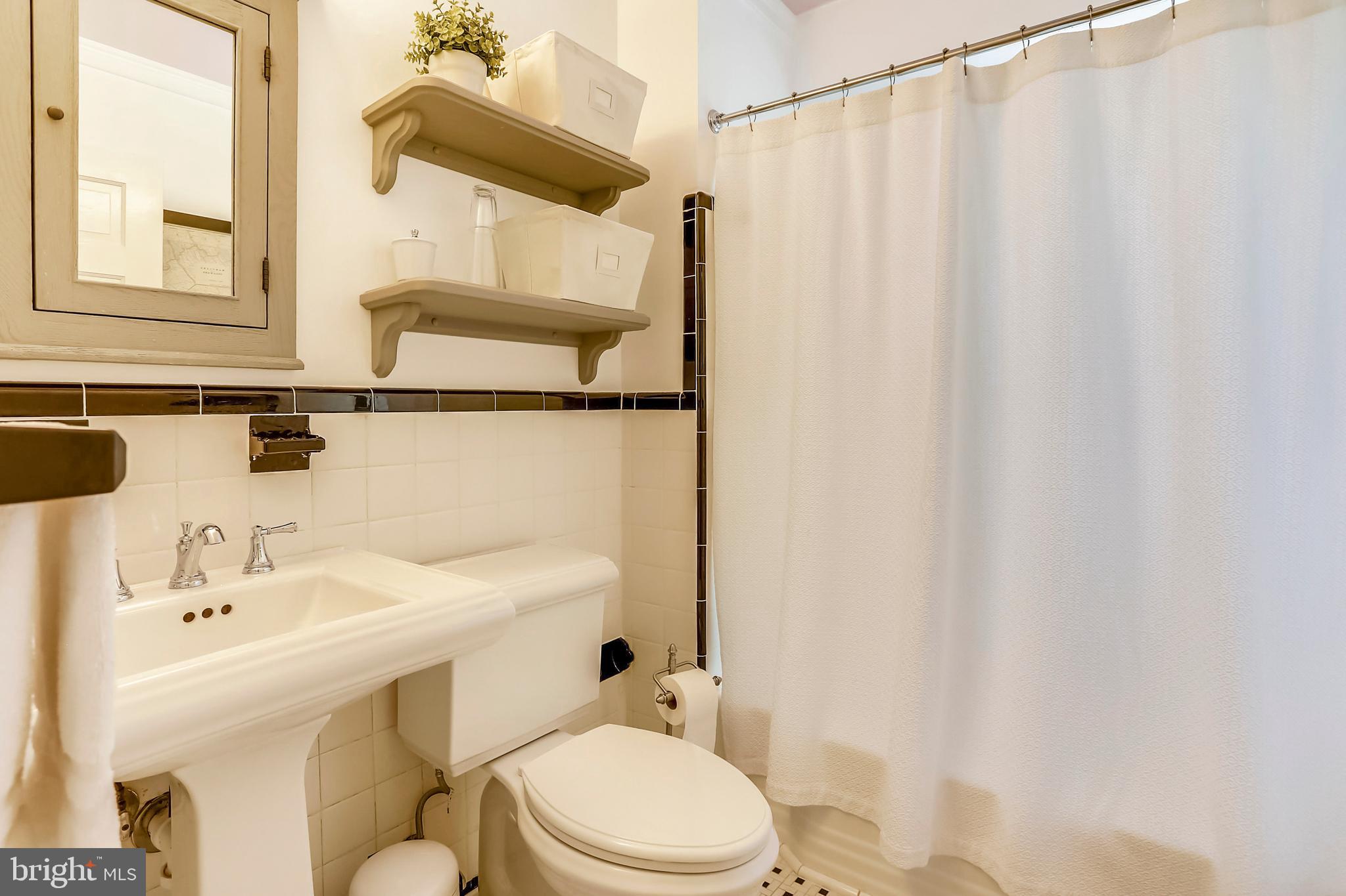 314 Penwood Road Silver Spring, MD 20901 - Photo 15 of 39 Main level bath