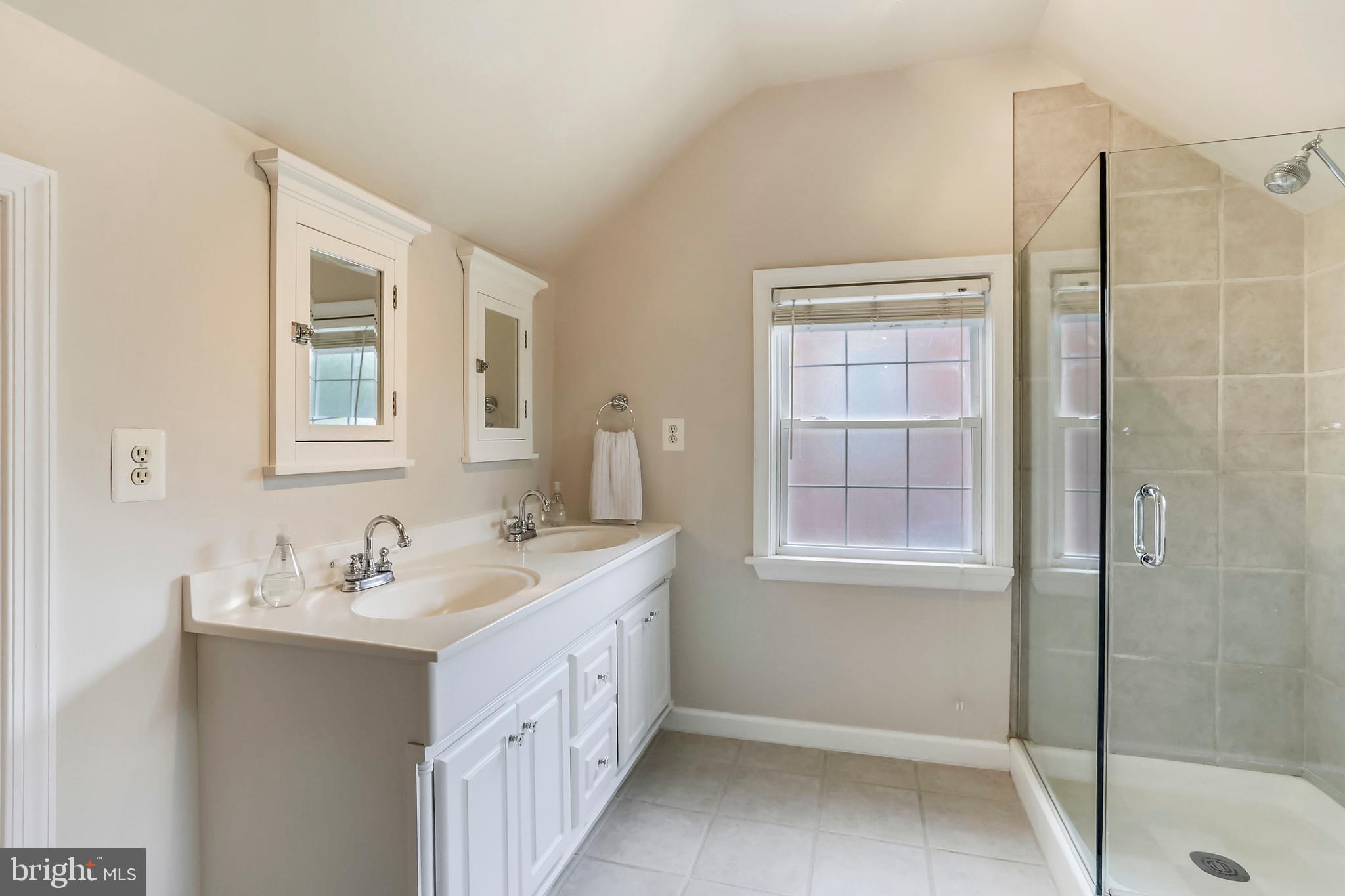 314 Penwood Road Silver Spring, MD 20901 - Photo 21 of 39 Master bath