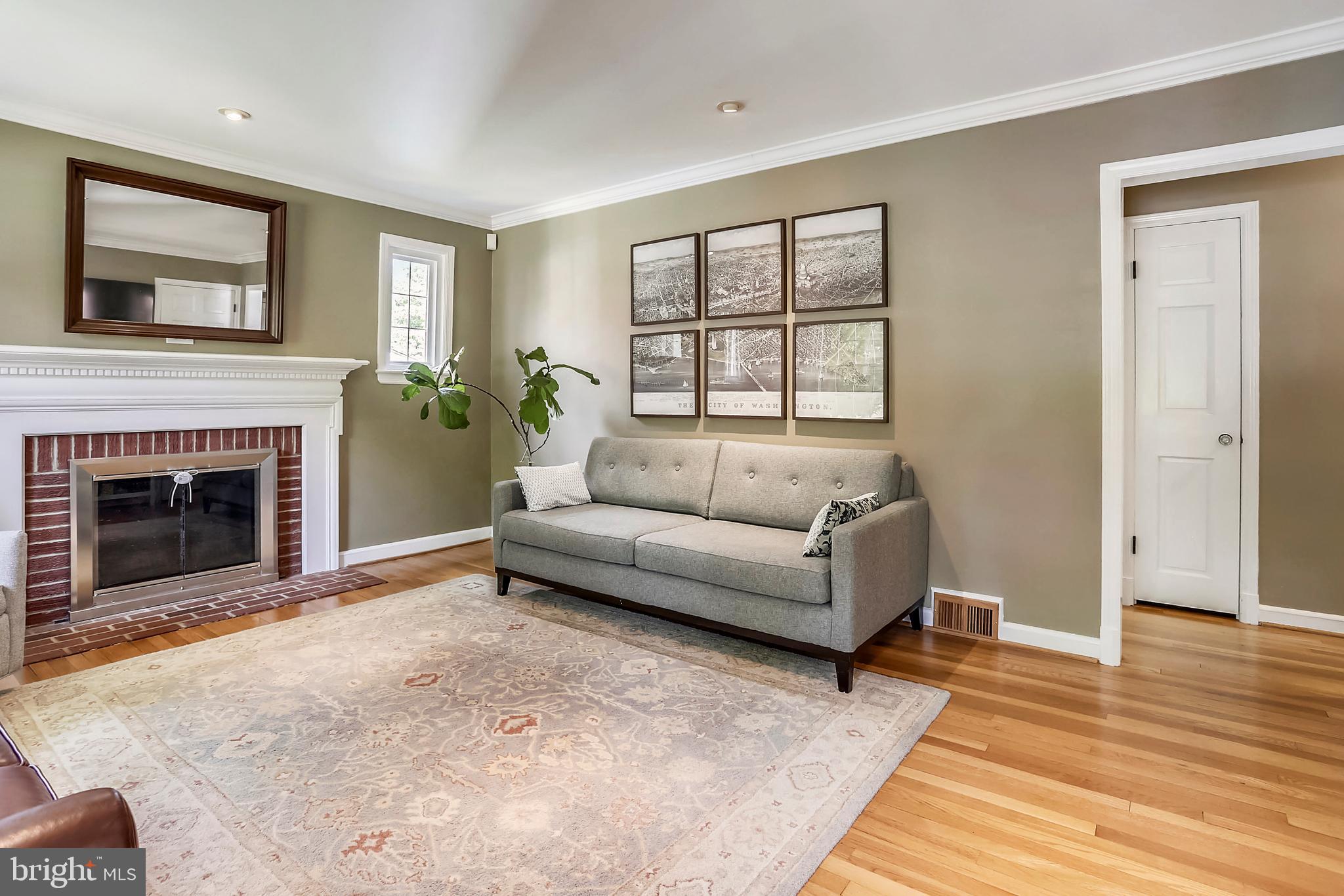 314 Penwood Road Silver Spring, MD 20901 - Photo 7 of 39 Living Room