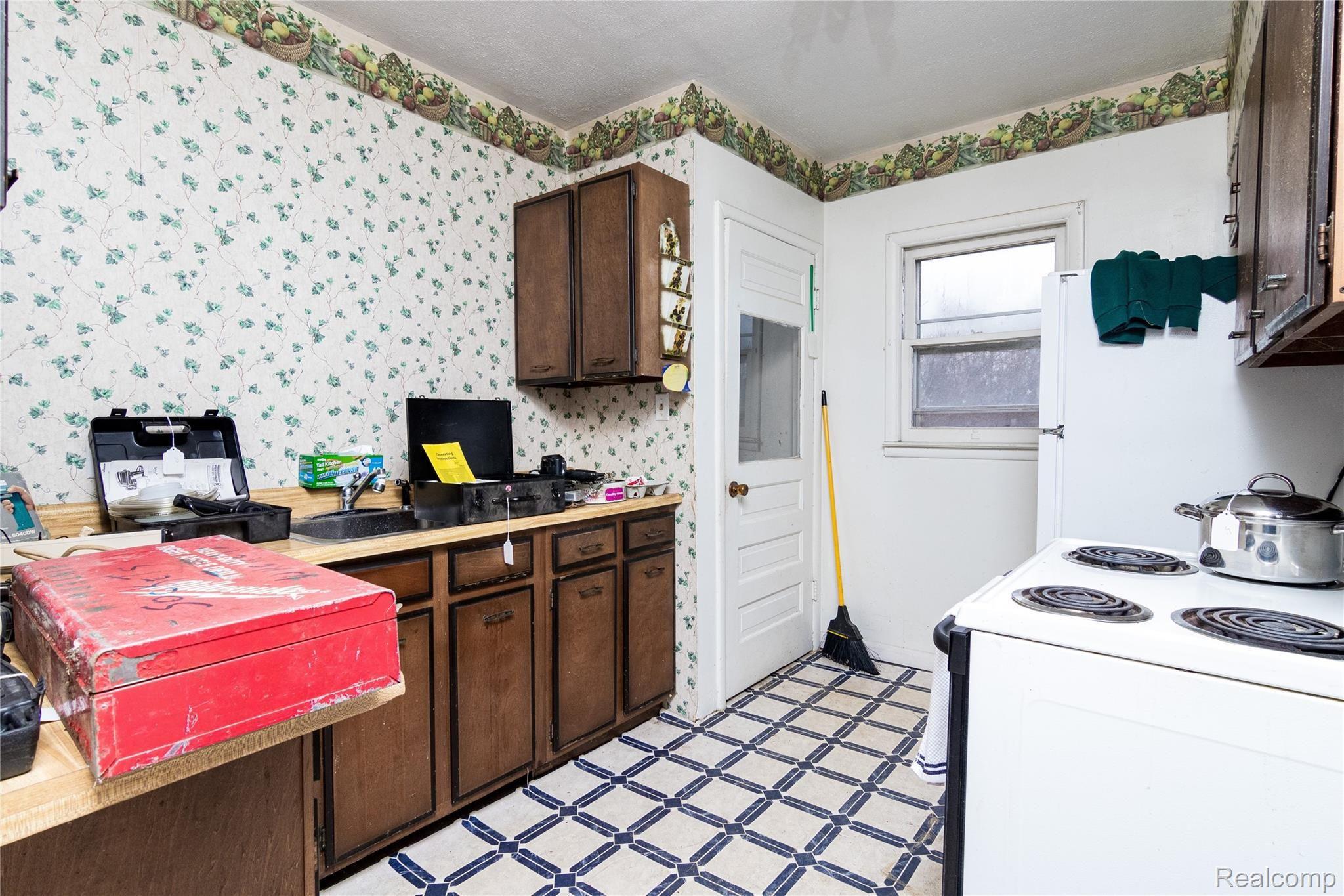 1394 Reid Road Grand Blanc, MI 48439 - Photo 3 of 16 1394 Reid Road Kitchen (1).jpg