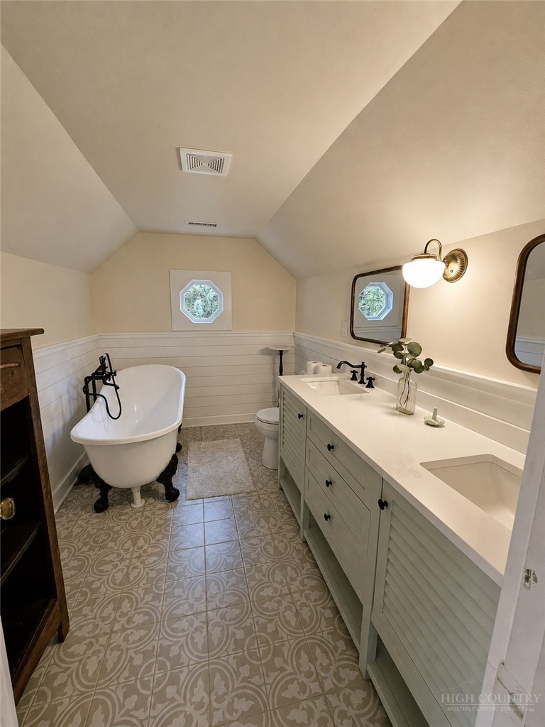 780 Wade Bare Road Jefferson, NC 28640 - Photo 25 of 32