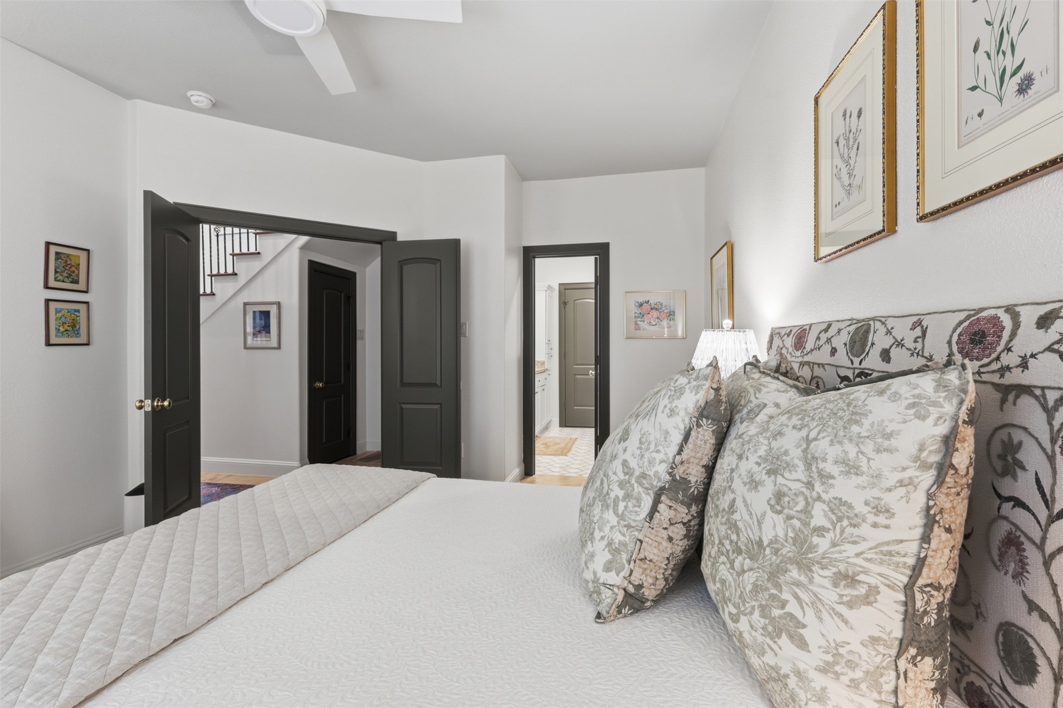 1956 Welch Street Houston, TX 77019 - Photo 15 of 29 Large secondary bedroom on first floor with en-suite bath and large walk-in closet