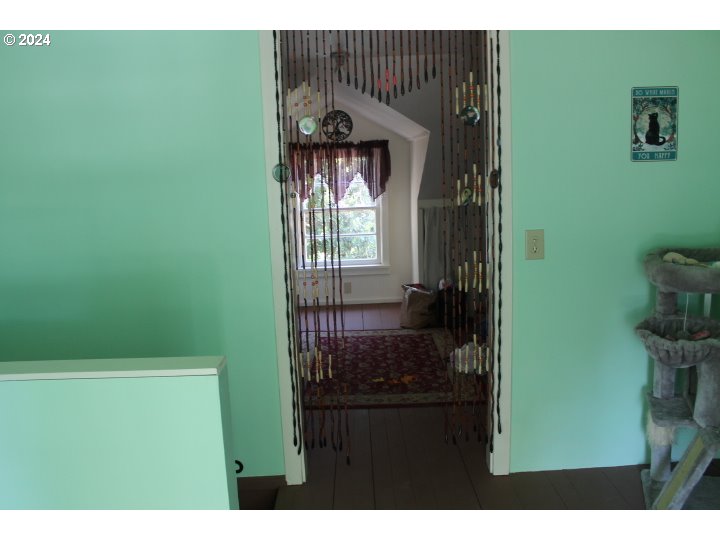 848 N Street Springfield, OR 97477 - Photo 19 of 33 a picture of a bathroom