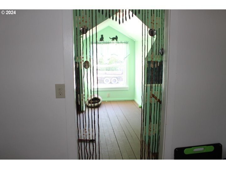 848 N Street Springfield, OR 97477 - Photo 21 of 33 a view of entryway