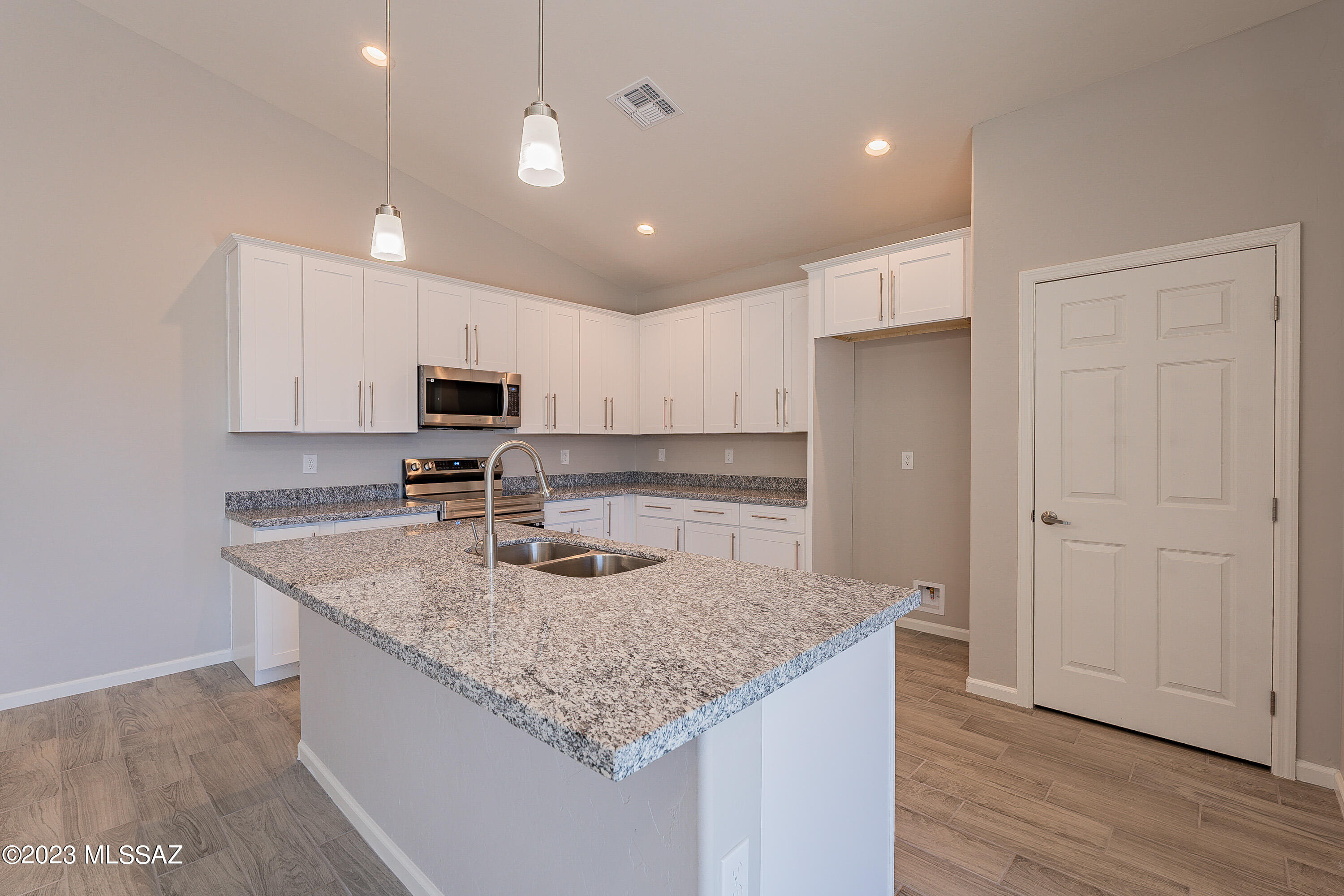 1802 Birmania Corte, Unit 9 Rio Rico, AZ 85648 - Photo 7 of 33