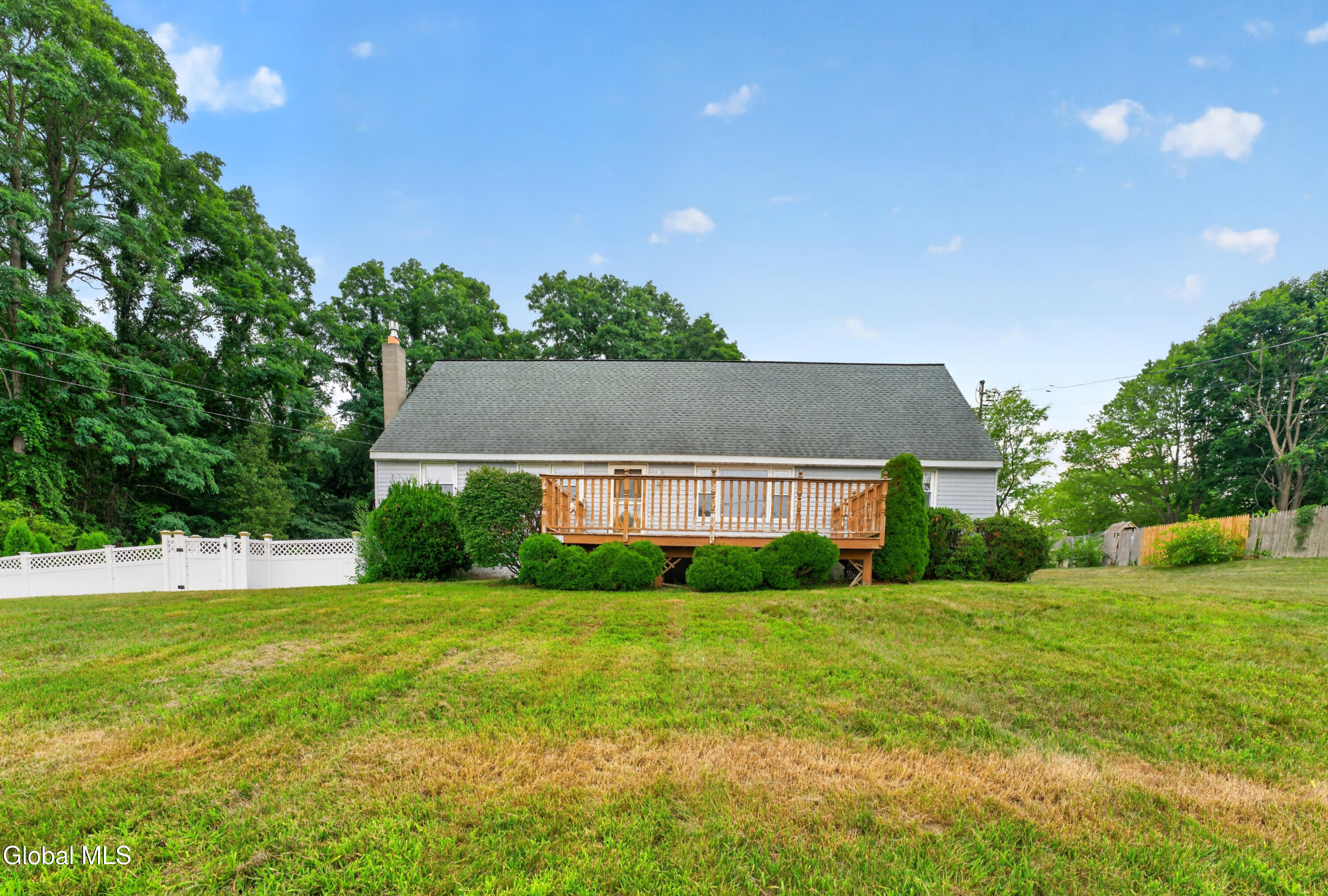 27 Fellows Road Halfmoon, NY 12065 - Photo 4 of 54 0 Front 2