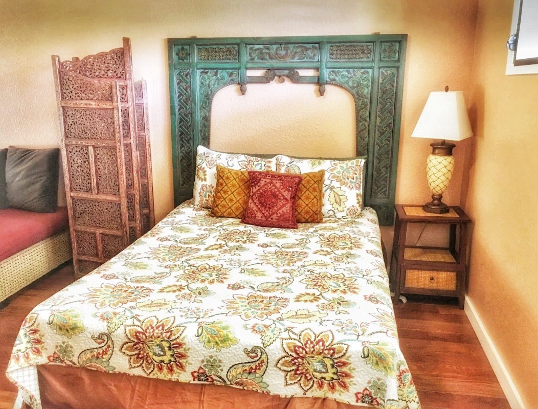 4480 Ka Haku Road, Unit 208 Princeville, HI 96722 - Photo 21 of 28 a bedroom with a bed and a lamp