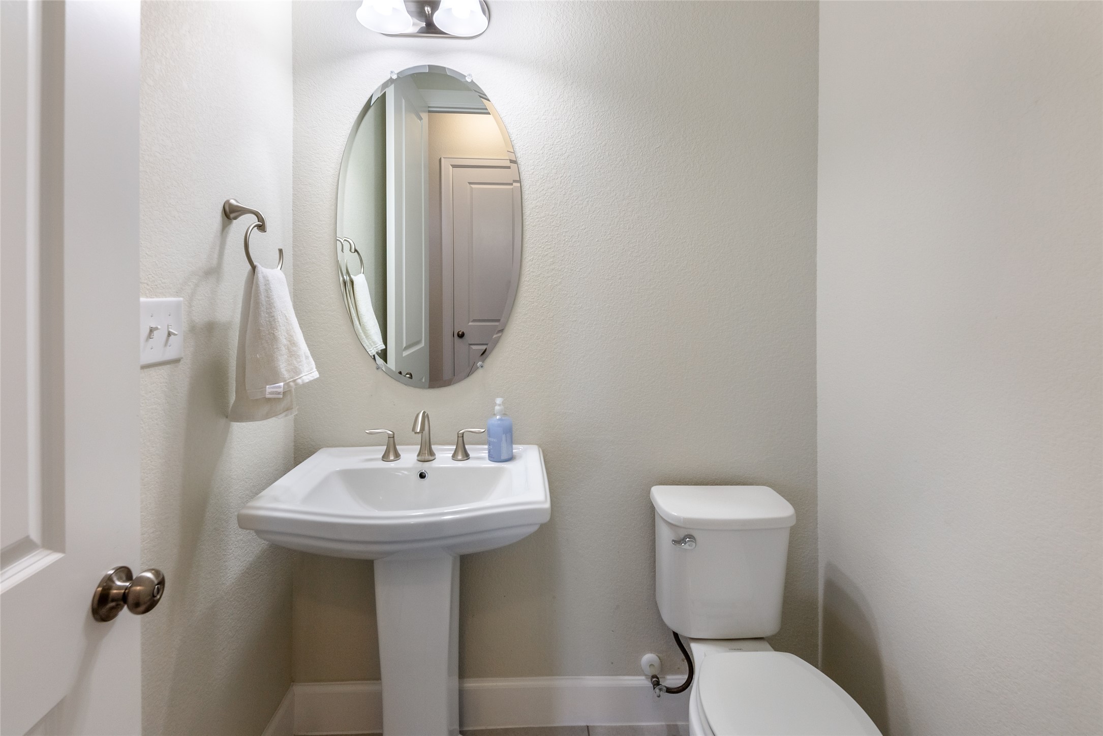 3043 Hidalgo Loop Round Rock, TX 78665 - Photo 24 of 34 Bathroom featuring toilet and baseboards