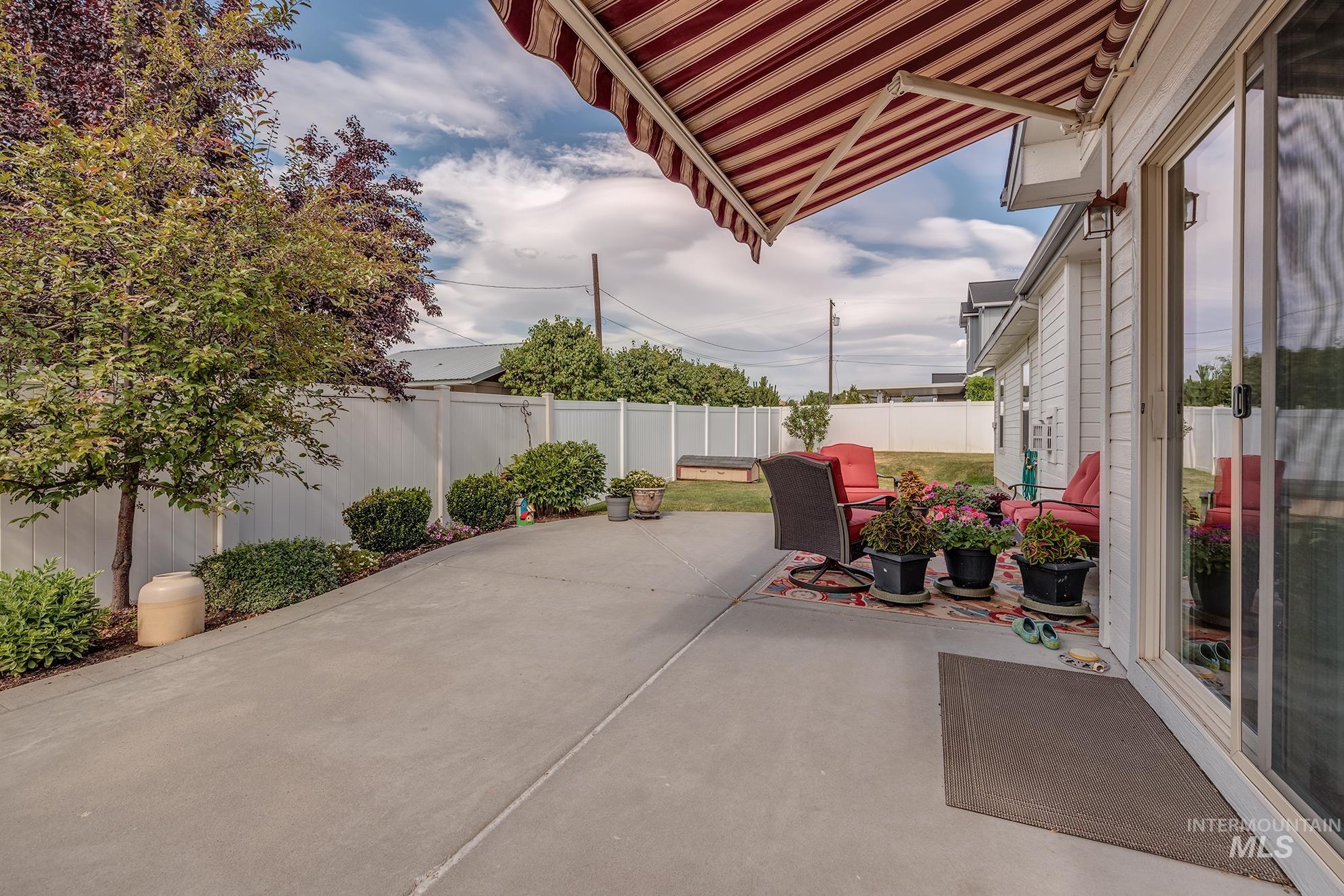 420 West Indianhead Road Weiser, ID 83672 - Photo 33 of 40 Concrete patio with a retractable striped awning