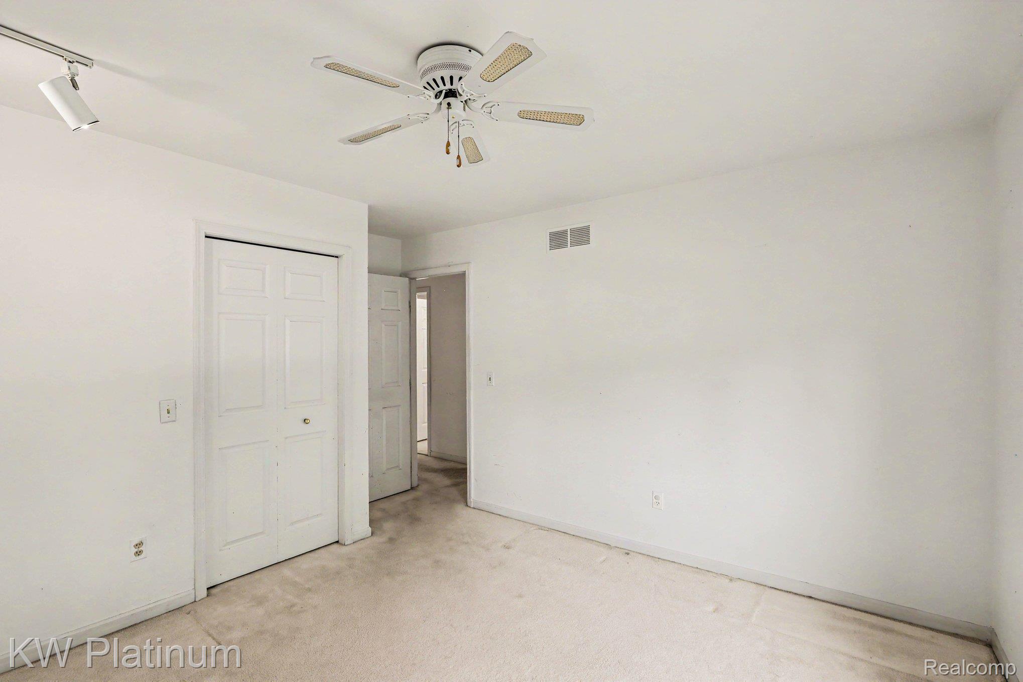 1614 Crestline Lane Rochester, MI 48307 - Photo 14 of 31 014_file_3459.jpg