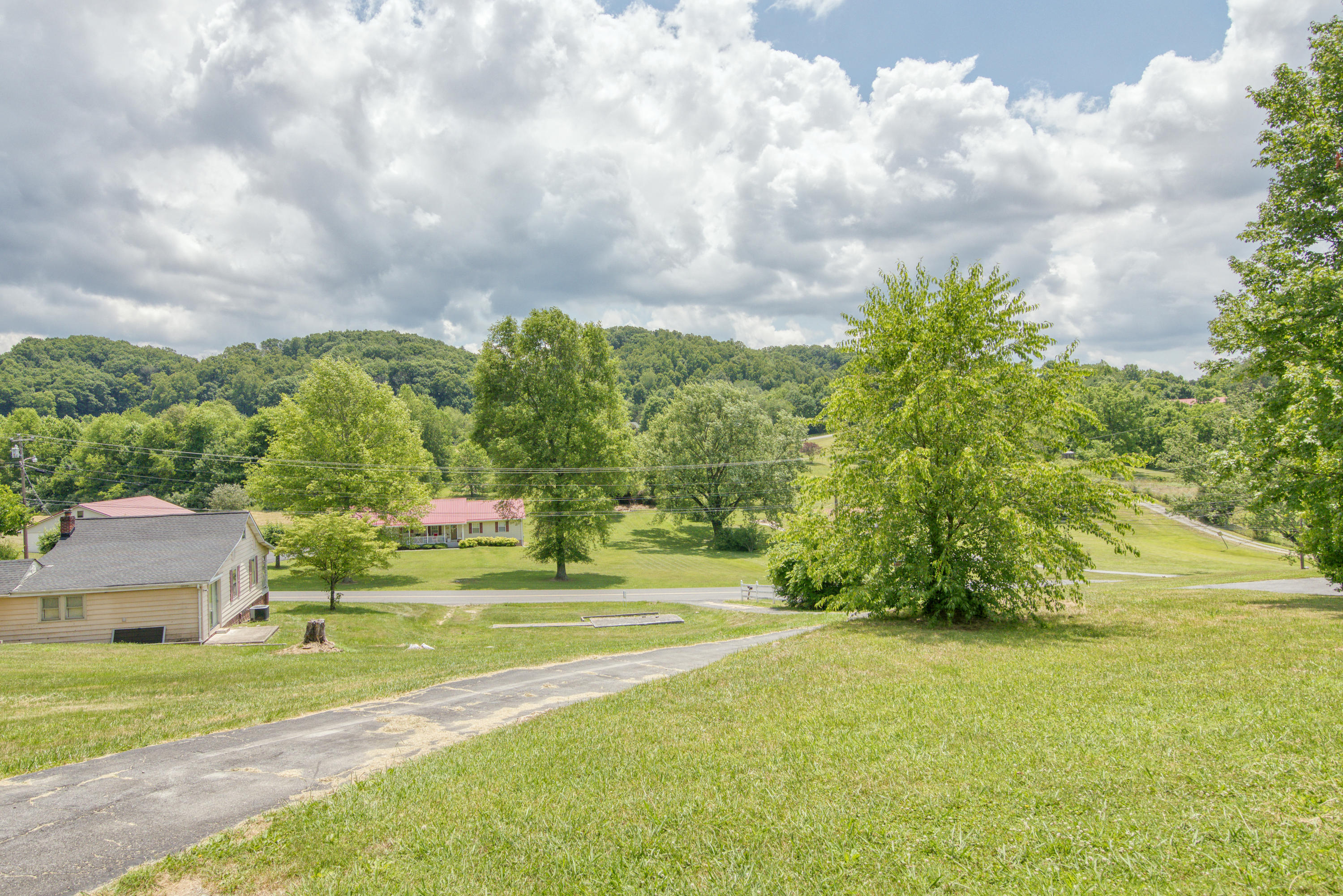 187 Valley Pike Road Bristol, TN 37620 - Photo 3 of 24 ValleyPike_19