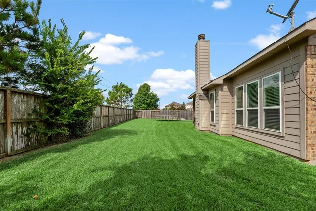 a view of a house with backyard and a garden