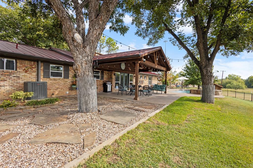 1009 West Interstate 20 Grand Prairie, TX 75052 - Photo 16 of 40 a view of a yard with plants and trees
