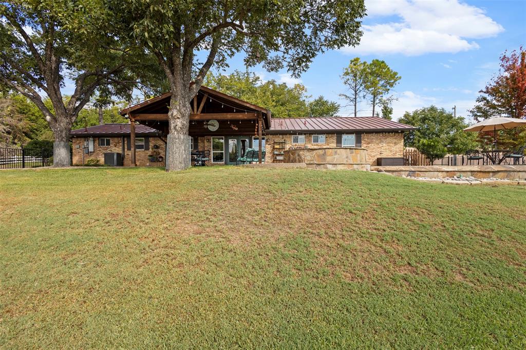 1009 West Interstate 20 Grand Prairie, TX 75052 - Photo 17 of 40 a front view of a house with a garden