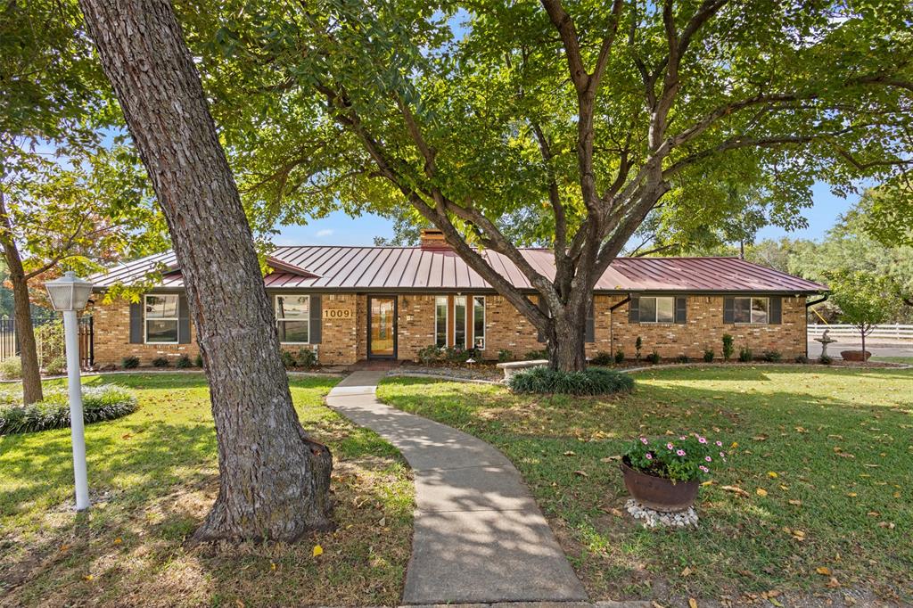 1009 West Interstate 20 Grand Prairie, TX 75052 - Photo 4 of 40 a front view of a house with a garden