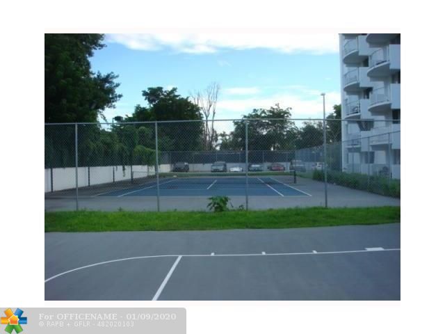 486 Northwest 165th Street, Unit B307 Miami, FL 33169 - Photo 4 of 10