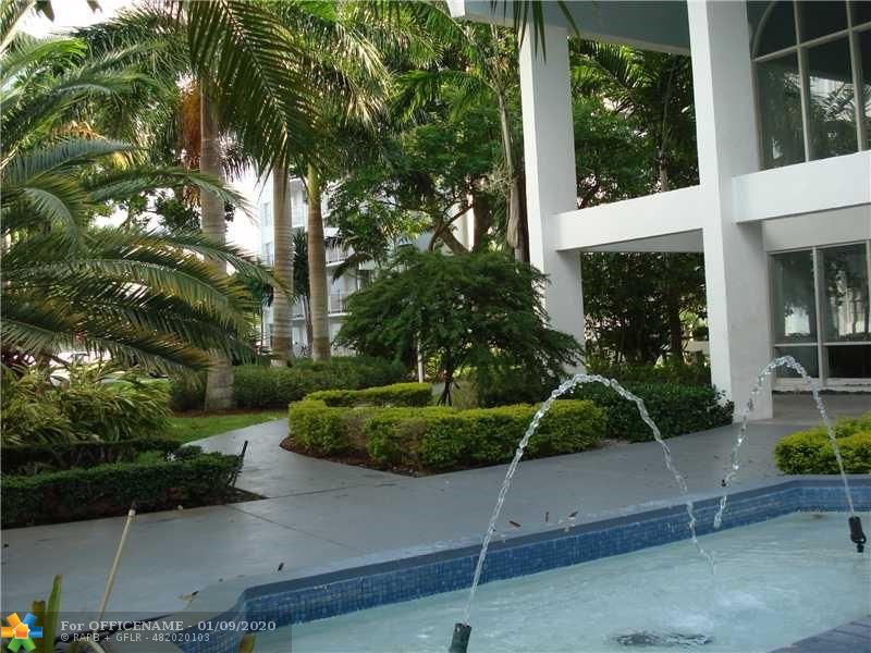 486 Northwest 165th Street, Unit B307 Miami, FL 33169 - Photo 8 of 10