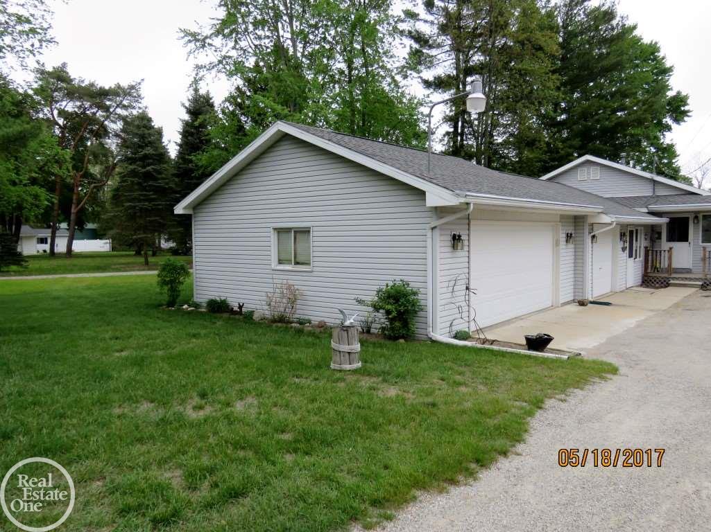 8175 Lakeshore Road Lexington, MI 48450 - Photo 47 of 70 31320267-47.JPG