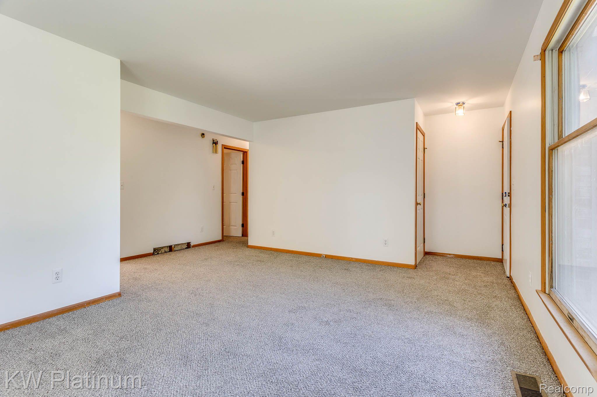 3661 Myrtle Road Fort Gratiot, MI 48059 - Photo 39 of 51 Living Room