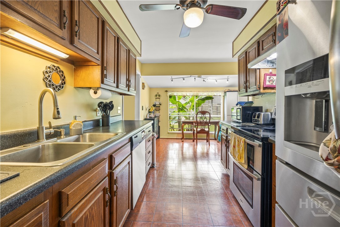 10524 Gray Fox Way Savannah, GA 31406 - Photo 10 of 36