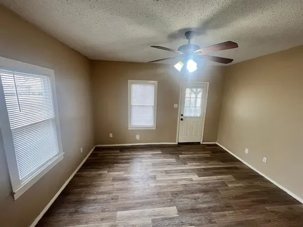 $1,550 | 119 South 5th Street, Sanger, TX 76266