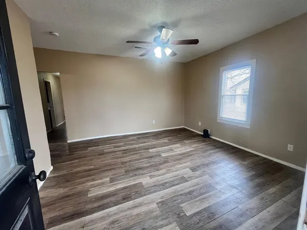 $1,550 | 119 South 5th Street, Sanger, TX 76266