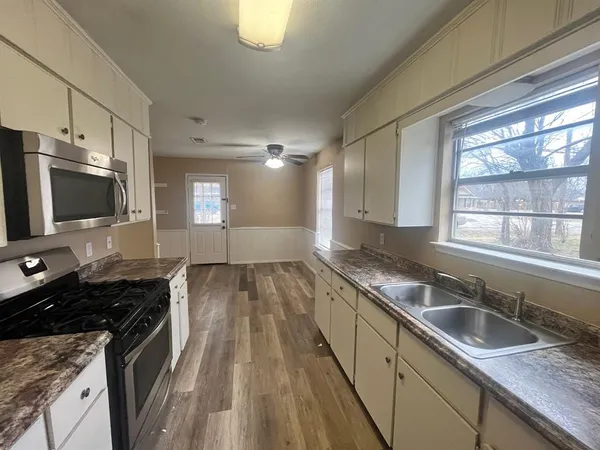 $1,550 | 119 South 5th Street, Sanger, TX 76266