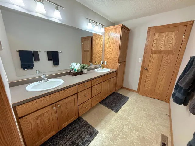 $800,000 | 1007 6th Avenue Northeast, Dilworth, MN 56529