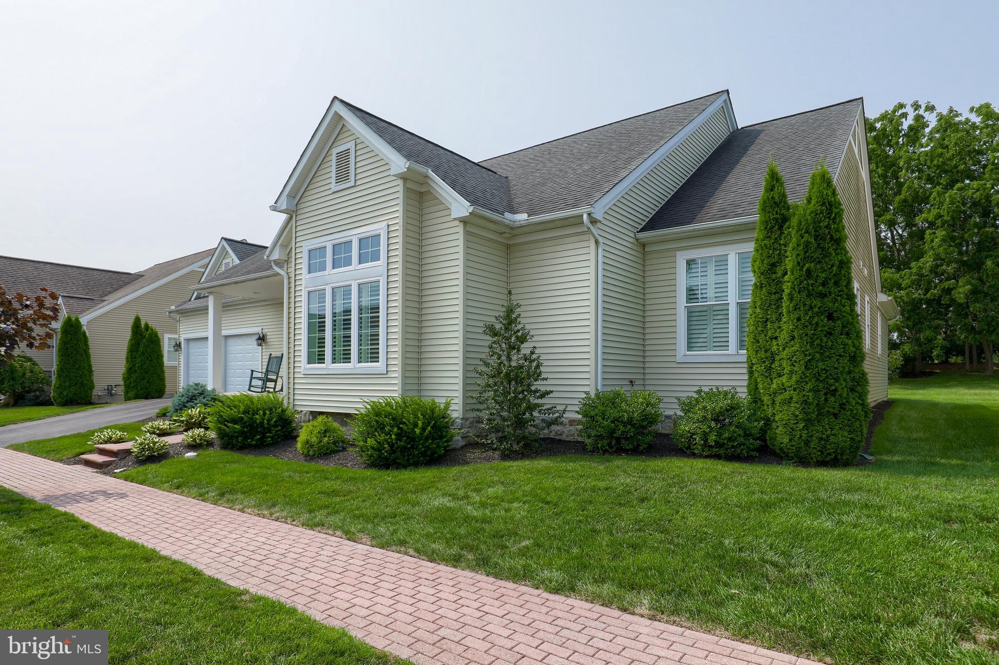 657 Dorset Street Lititz, PA 17543 - Photo 3 of 43