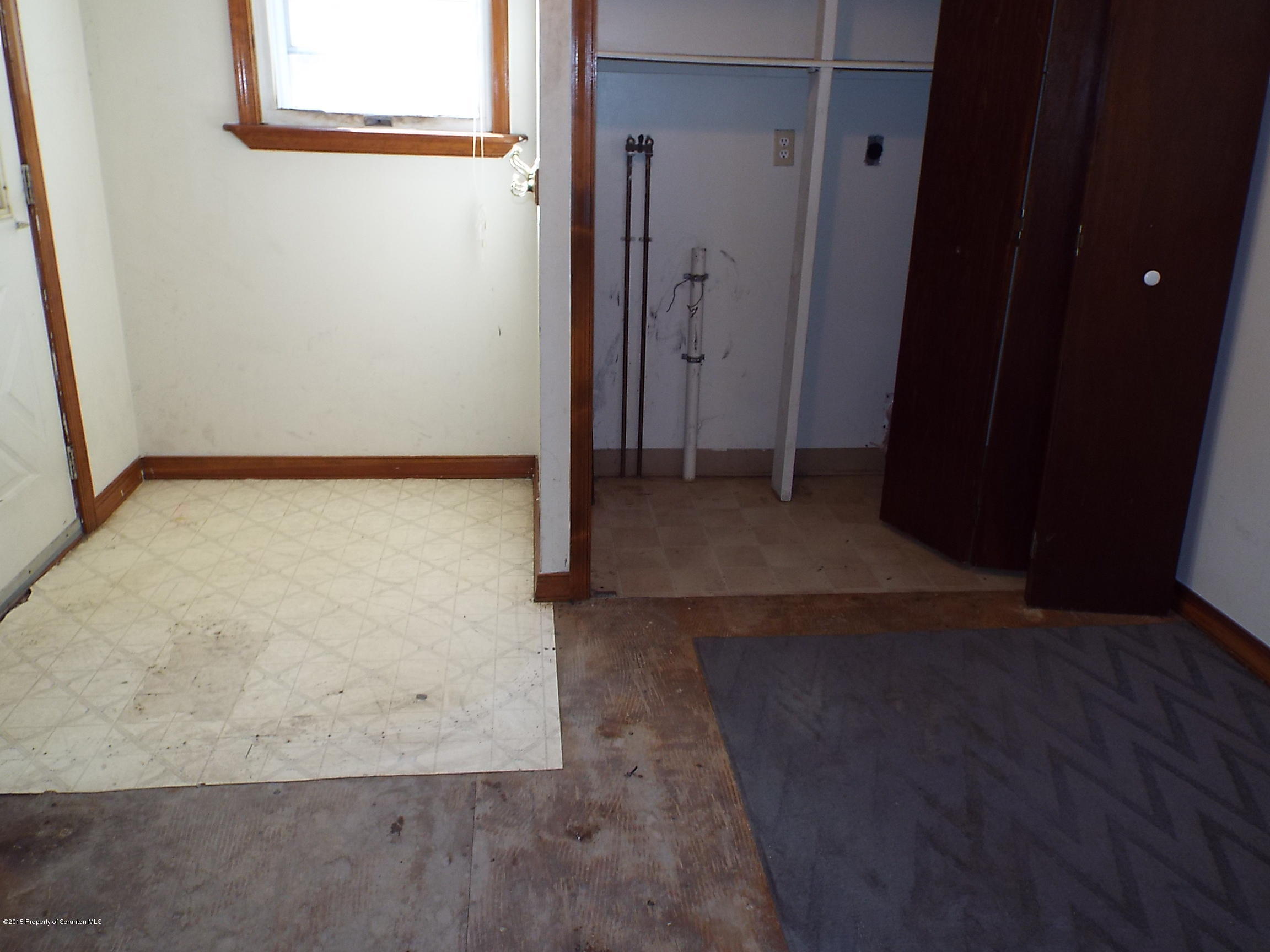 1066 Montdale Road Scott Township, PA 18447 - Photo 9 of 11 Gallery Image 9