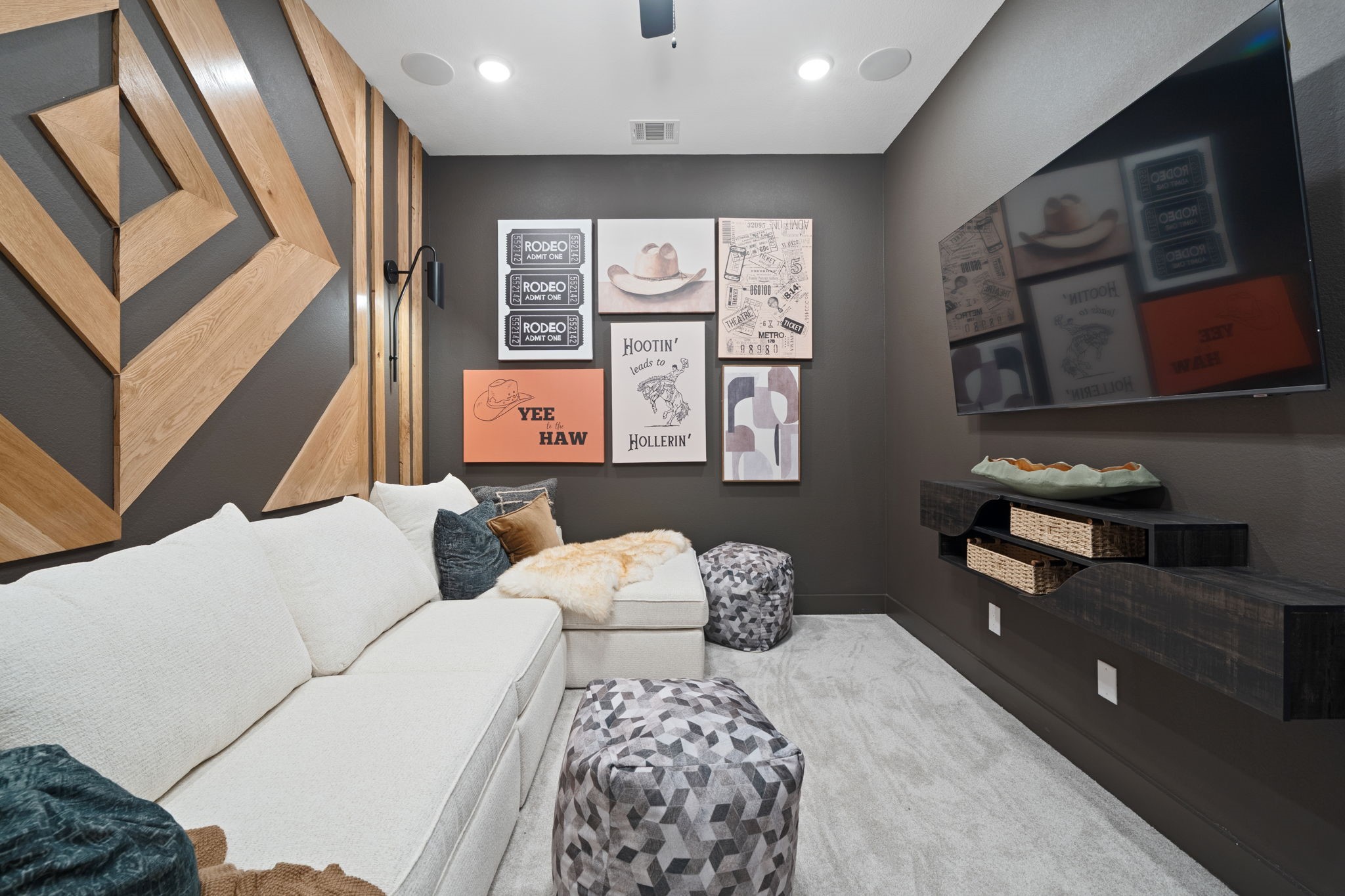 721 Cross Timbers Trace Hempstead, TX 77445 - Photo 14 of 22 a bedroom with furniture and a large window