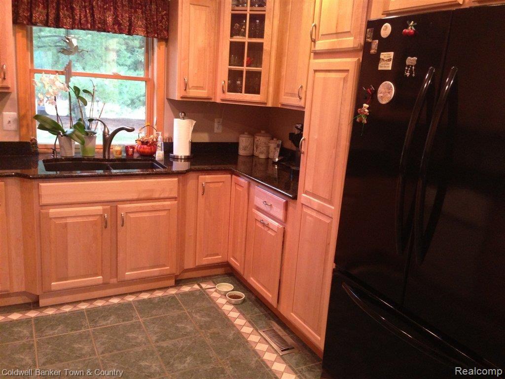 5179 King Road Howell, MI 48843 - Photo 13 of 14 Updated Kitchen
