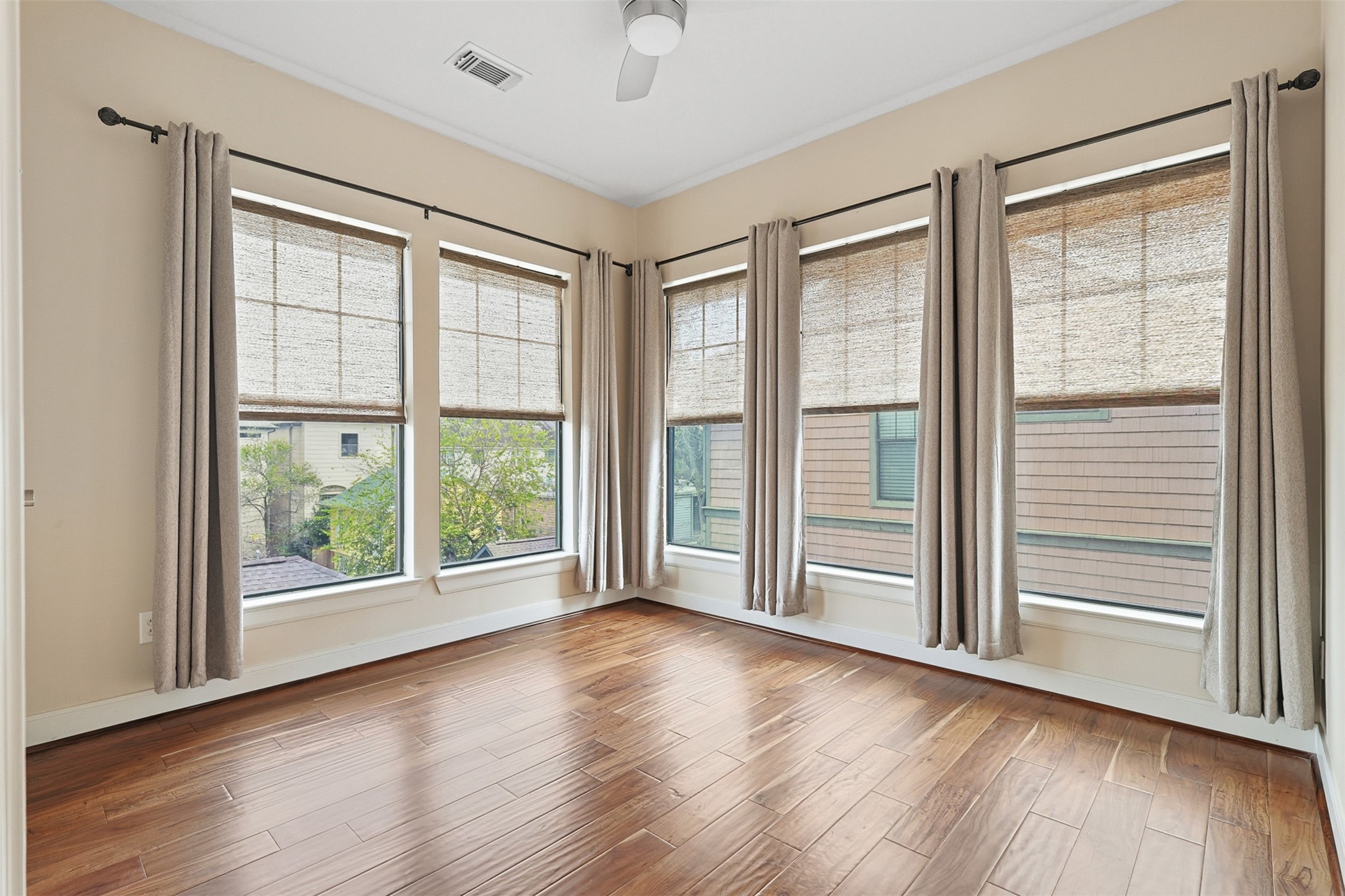 1719 Welch Street, Unit A Houston, TX 77006 - Photo 3 of 27