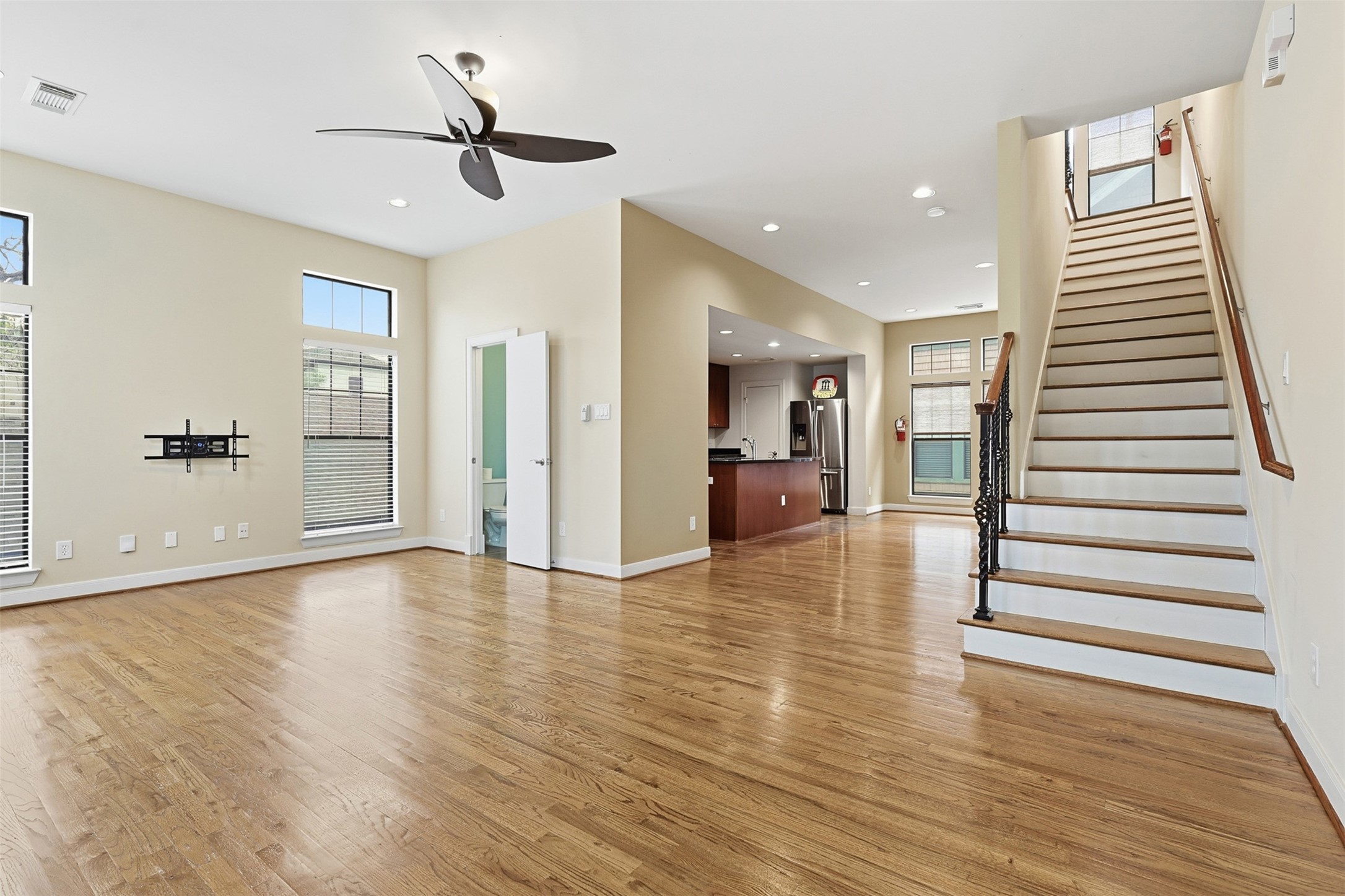 1719 Welch Street, Unit A Houston, TX 77006 - Photo 4 of 27