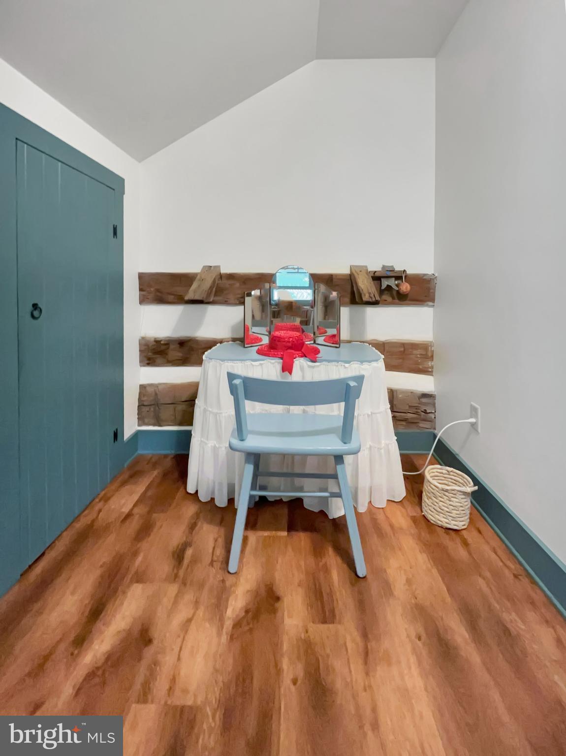 1095 Texter Mountain Road Denver, PA 17517 - Photo 18 of 37 a room with a table and a chairs