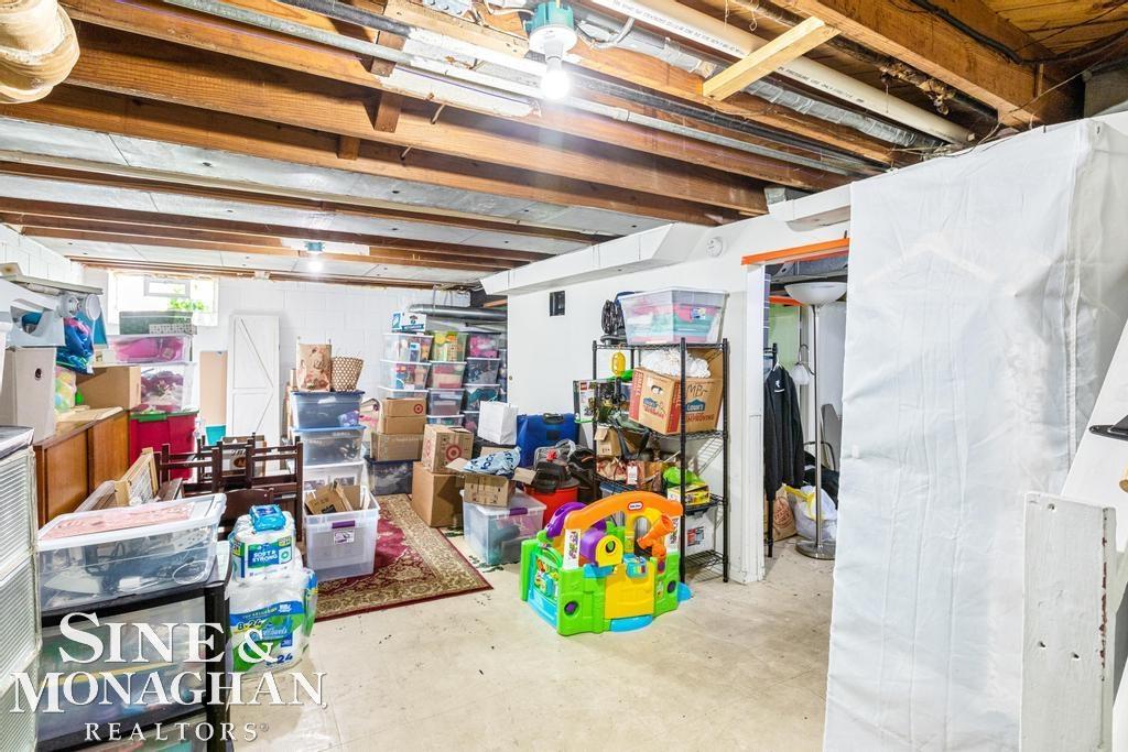 1075 Hawthorne Road Grosse Pointe, MI 48236 - Photo 24 of 39 50110770-23.JPG
