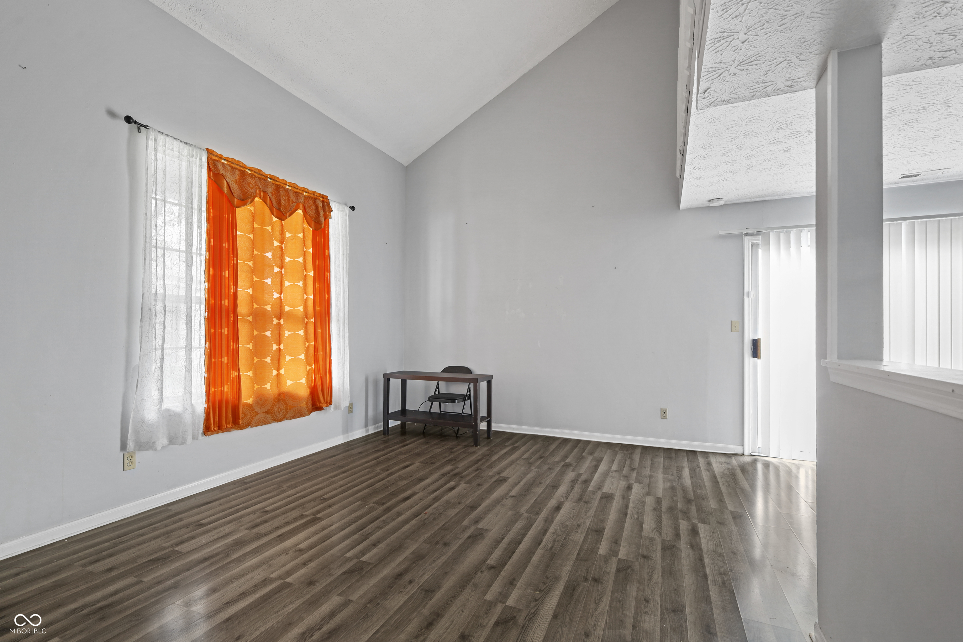 2524 Chaseway Court Indianapolis, IN 46268 - Photo 6 of 25