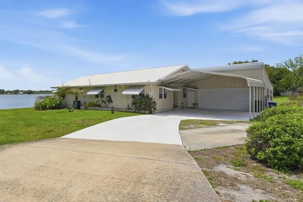 $435,000 | 585 Sellars Drive, Lake Alfred, FL 33850