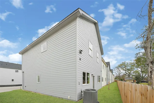 $295,900 | 702 Savonna, Houston, TX 77076