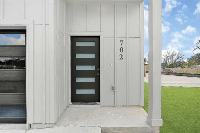 $295,900 | 702 Savonna, Houston, TX 77076